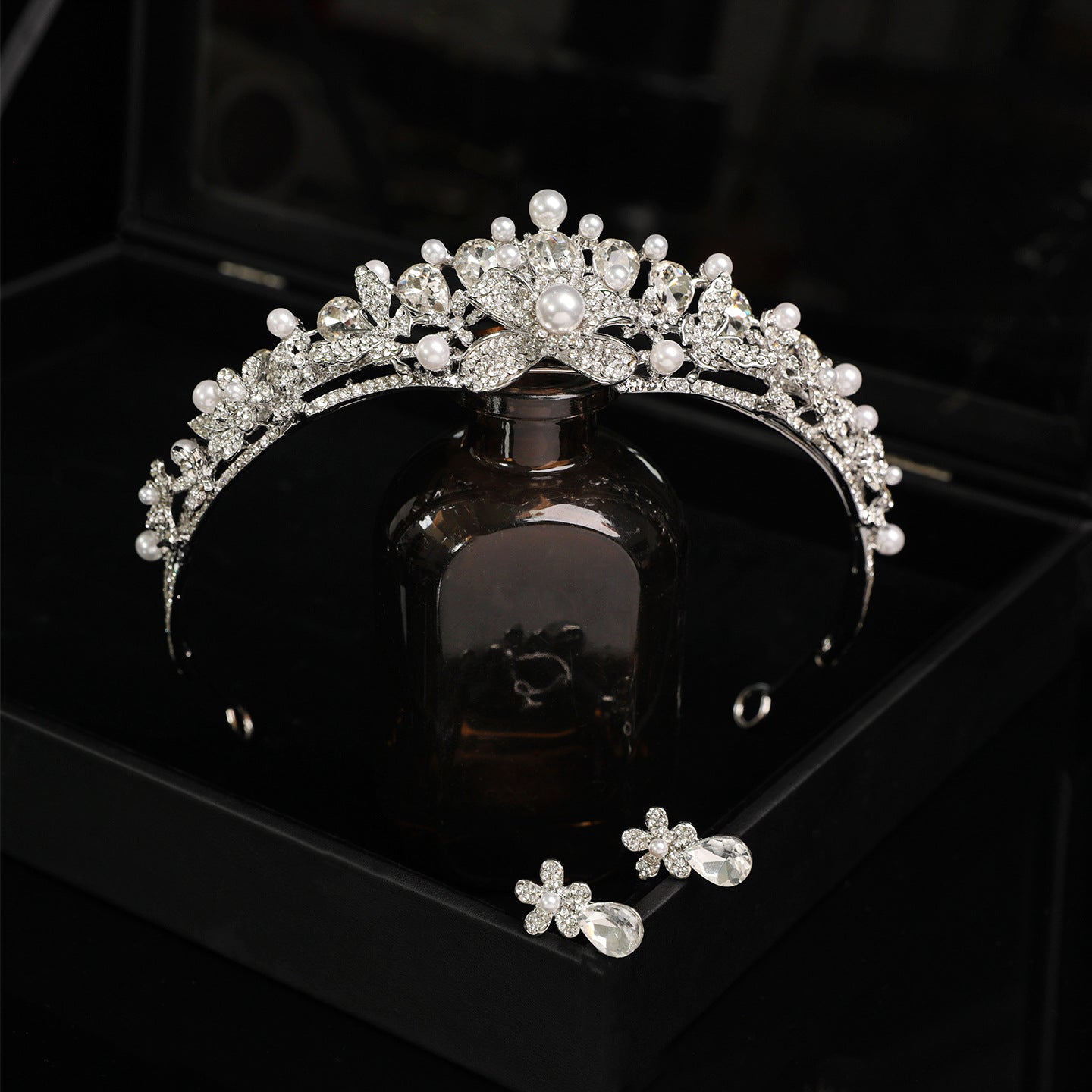 Crystal and Pearl Bridal Hair Crown with Elegant Design