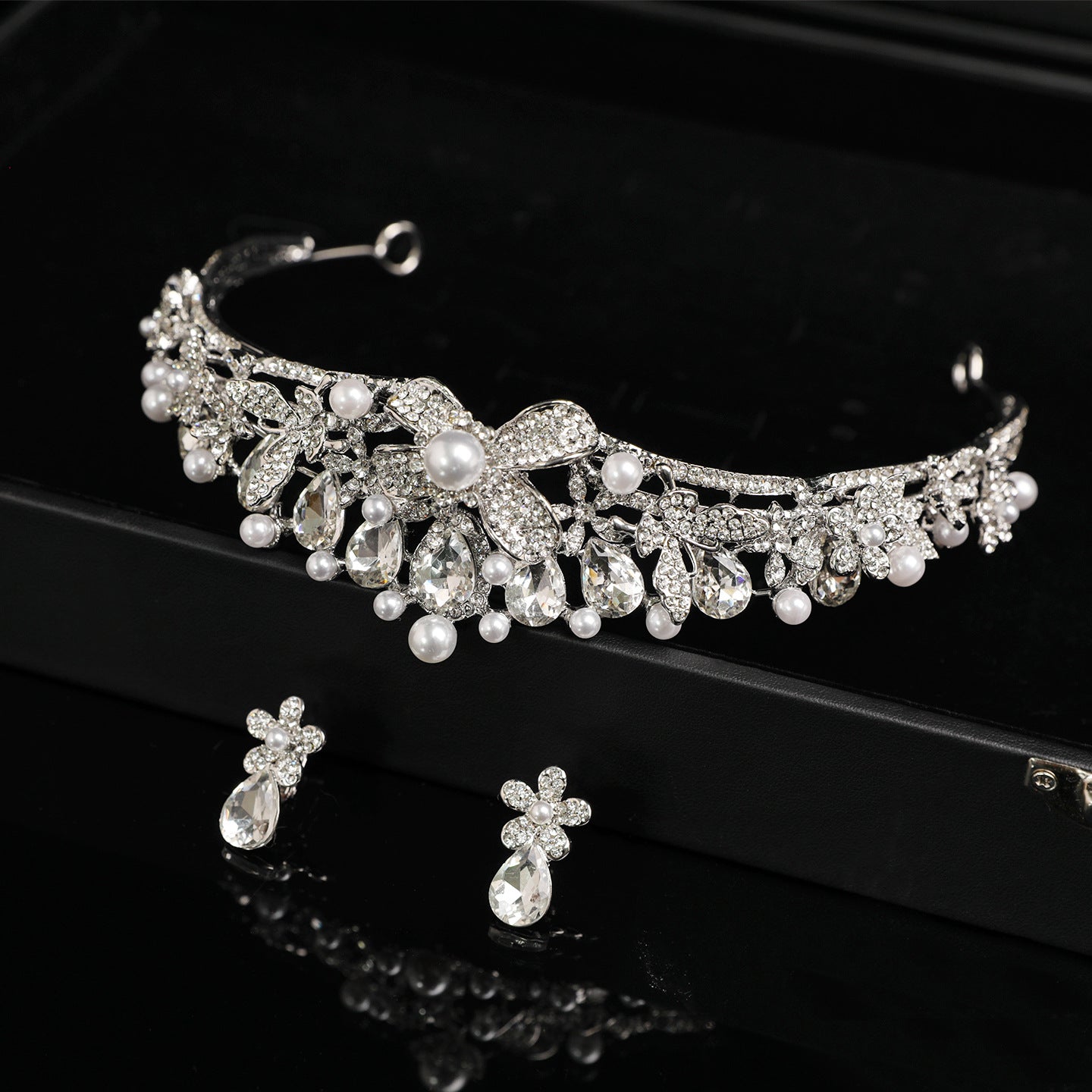 Crystal and Pearl Bridal Hair Crown with Elegant Design