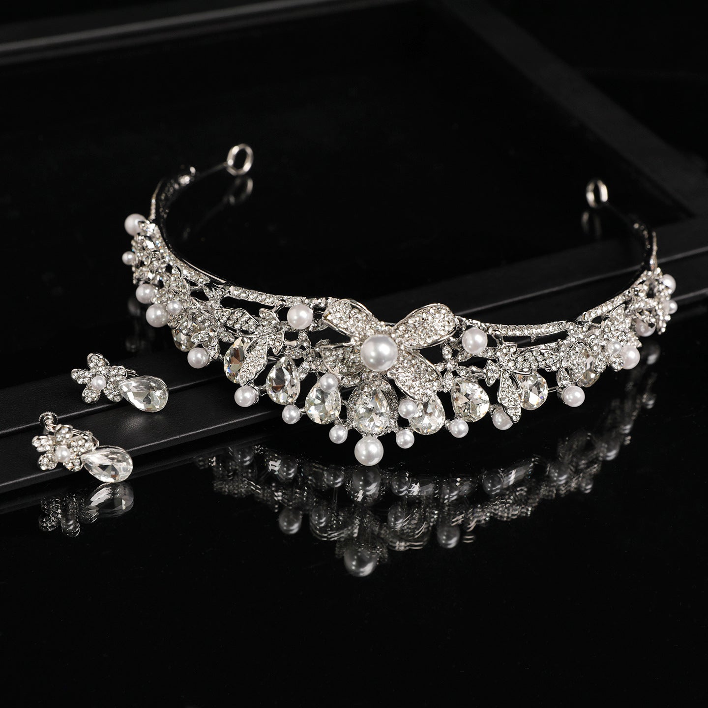Crystal and Pearl Bridal Hair Crown with Elegant Design